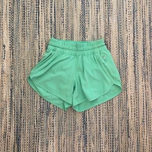 Lululemon tracker v shorts *4” size 4